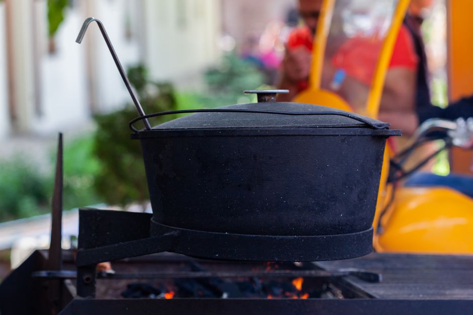 A Realistic Routine for Dutch Oven Bakes & Stews That Fits a Busy Life