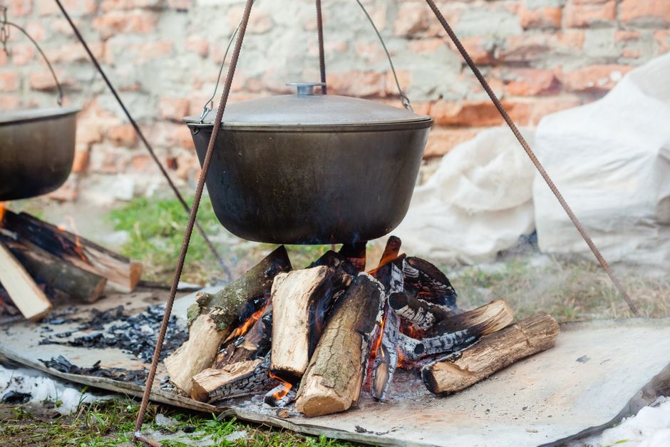 How Much Does Dutch Oven Bakes & Stews Really Cost in 2026? Budget & Gear